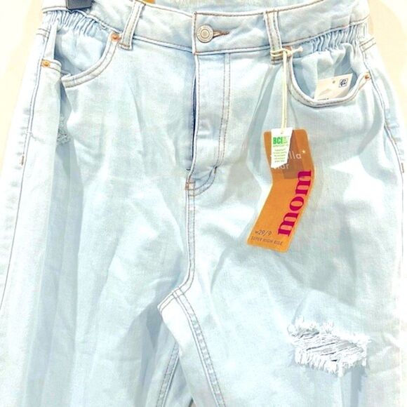 New Vanilla Star | Super High Rise Mom Jeans Tapered Distressed NWT 29/9 - Picture 3 of 5
